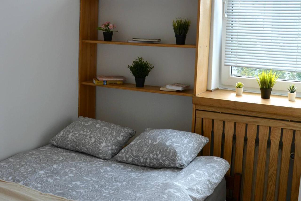 Ohmyhome - Sunny Apartment In City Center Warsaw Exterior photo